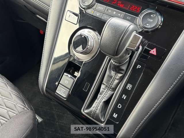 Mitsubishi DELICA 2022-05 8335591-27