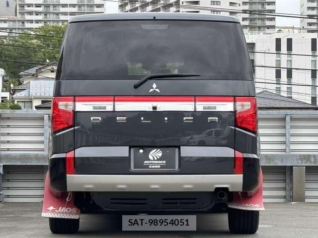 Mitsubishi DELICA 2022-05 8335591-8