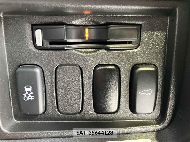 Mitsubishi DELICA 2015-03 8335606-13