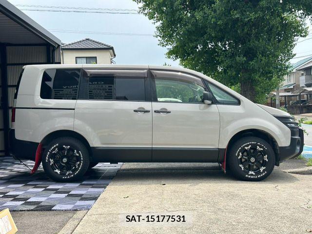 Mitsubishi DELICA 2015-06 8335603-11