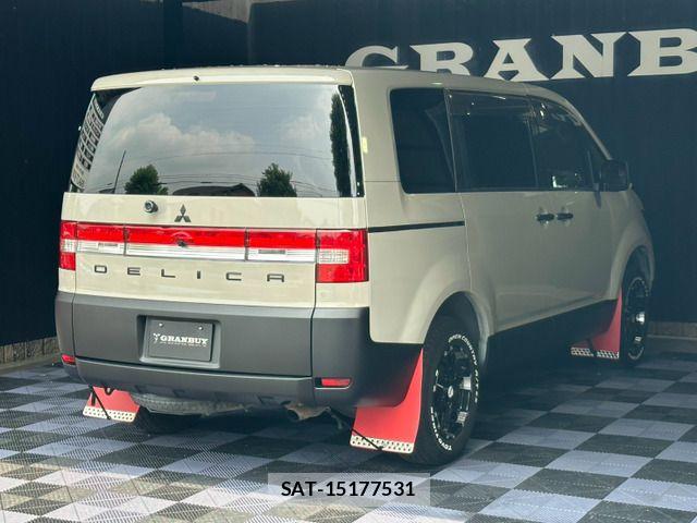 Mitsubishi DELICA 2015-06 8335603-13
