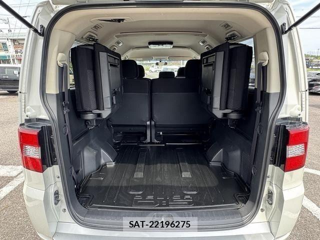 Mitsubishi DELICA 2018-02 8335605-13