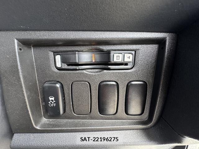 Mitsubishi DELICA 2018-02 8335605-23