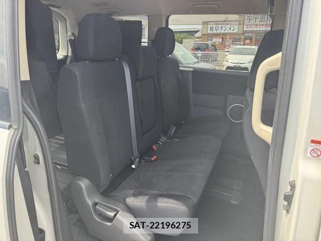 Mitsubishi DELICA 2018-02 8335605-8