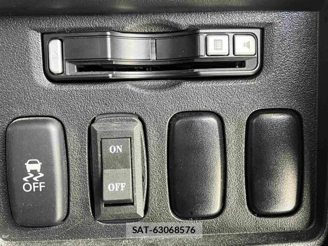 Mitsubishi DELICA 2015-06 8335600-12