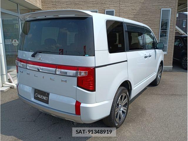 Mitsubishi DELICA 2022-05 8335599-2