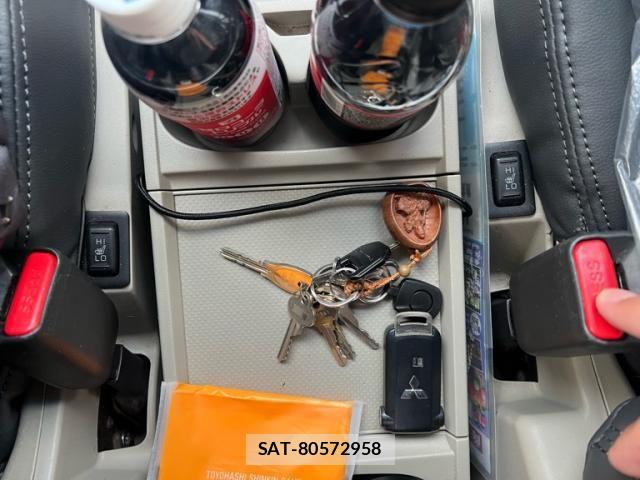 Mitsubishi DELICA 2013-01 8354323-21