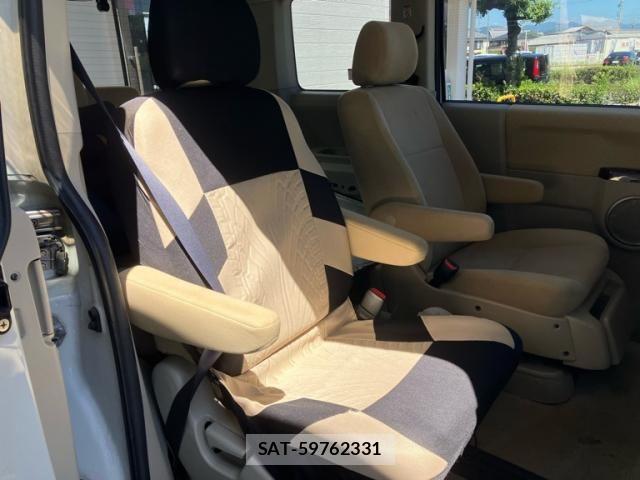Mitsubishi DELICA 2012-01 8354324-11