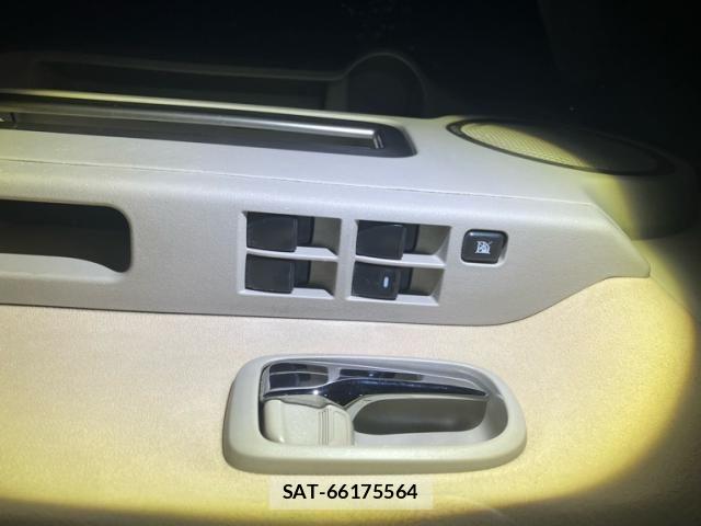 Mitsubishi DELICA 2007-12 8365614-15