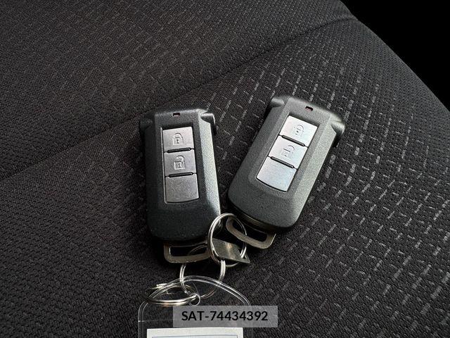 Mitsubishi DELICA 2013-02 8365608-17