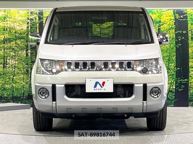 Mitsubishi DELICA 2018-02 8371609-13