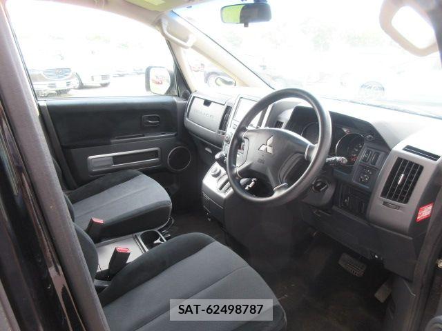 Mitsubishi DELICA 2011-03 8412040-12