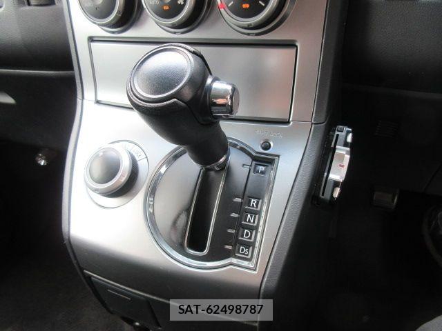 Mitsubishi DELICA 2011-03 8412040-17