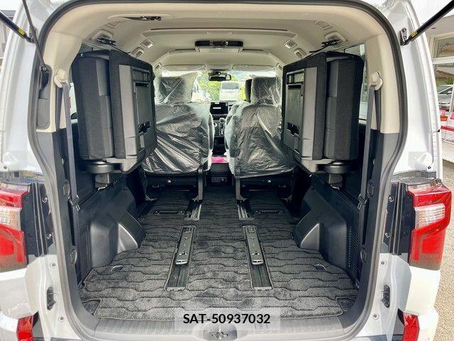 Mitsubishi DELICA 2026-07 8412016-19
