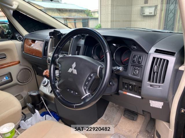 Mitsubishi DELICA 2007-10 8412054-10