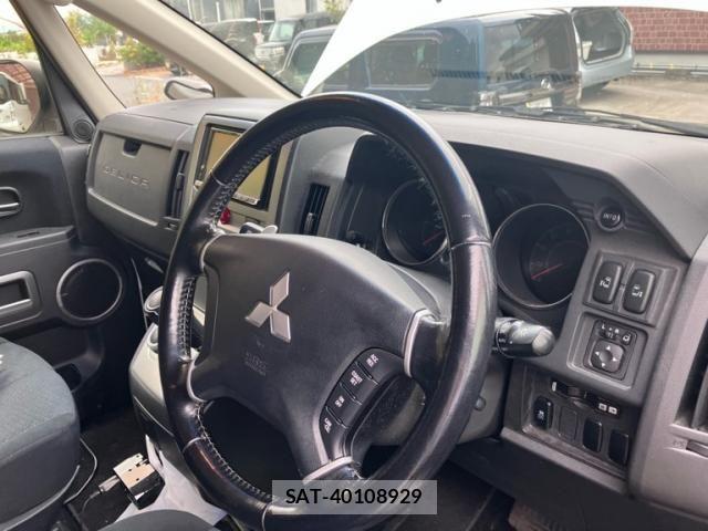 Mitsubishi DELICA 2013-10 8412041-13