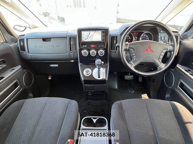 Mitsubishi DELICA 2015-10 8412029-1