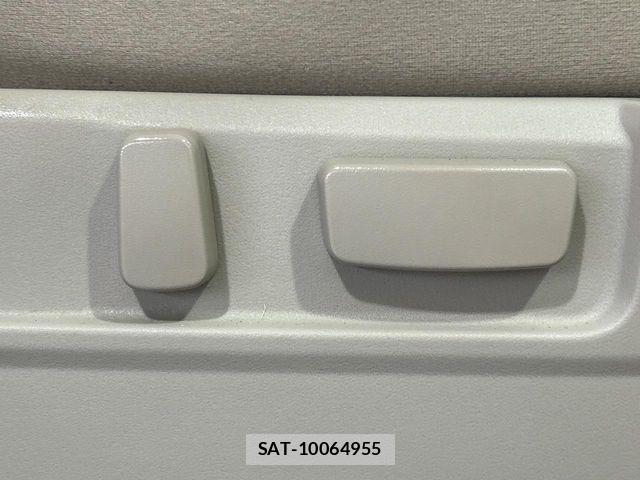Mitsubishi DELICA 2017-08 8438076-5