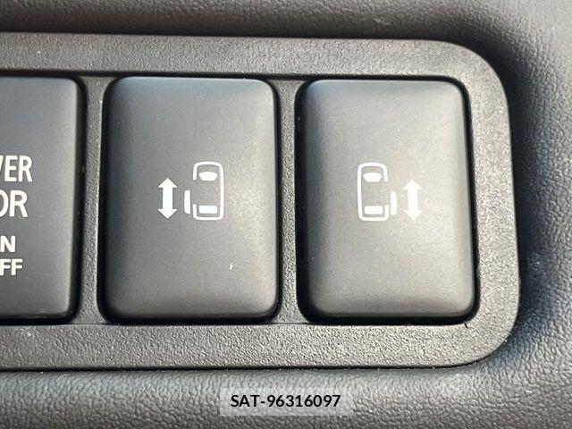 Mitsubishi DELICA 2020-01 8438075-4