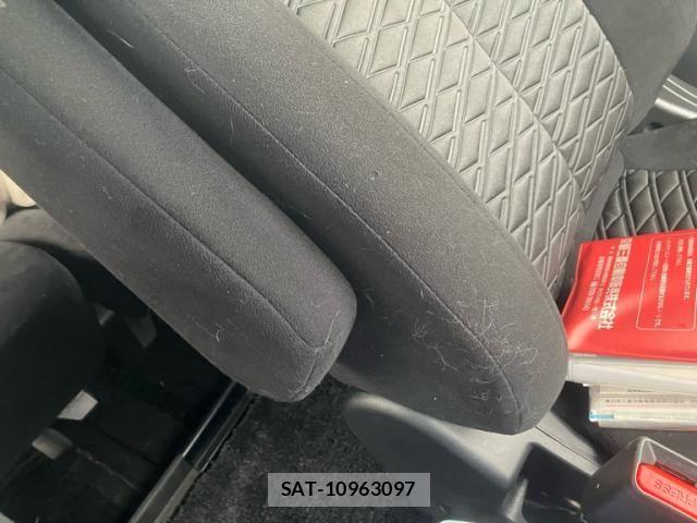 Mitsubishi DELICA 2019-02 8457364-22