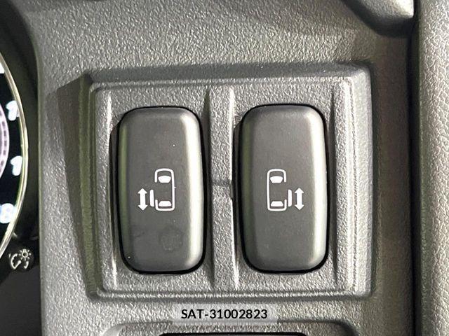 Mitsubishi DELICA 2018-02 8524404-4