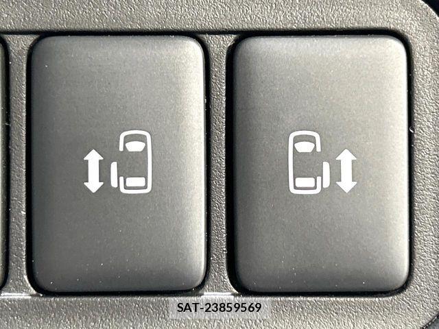 Mitsubishi DELICA 2023-11 8524402-4