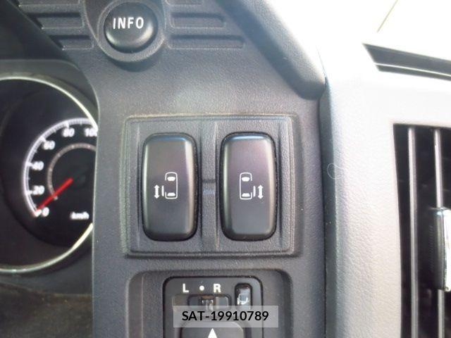 Mitsubishi DELICA 2009-11 8524410-4