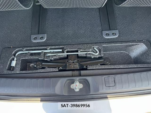 Mitsubishi DELICA 2013-07 8561698-13