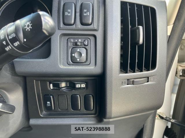 Mitsubishi DELICA 2017-10 8626504-15