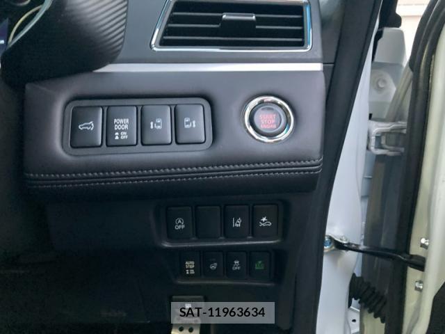 Mitsubishi DELICA 2022-10 8658757-13