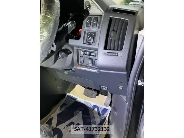 Mitsubishi DELICA 2017-01 8658763-17