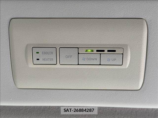 Mitsubishi DELICA 2009-10 8658772-16