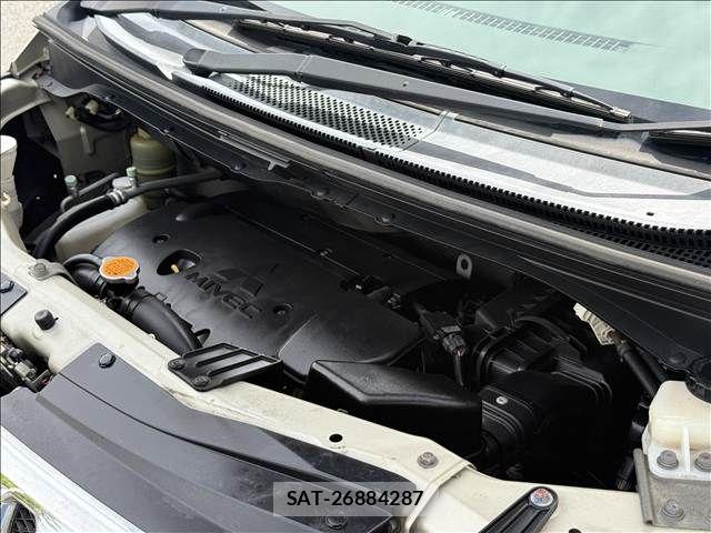 Mitsubishi DELICA 2009-10 8658772-19
