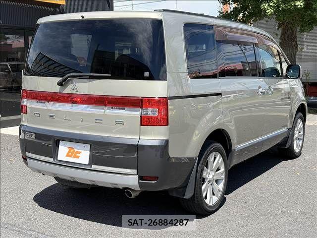 Mitsubishi DELICA 2009-10 8658772-23