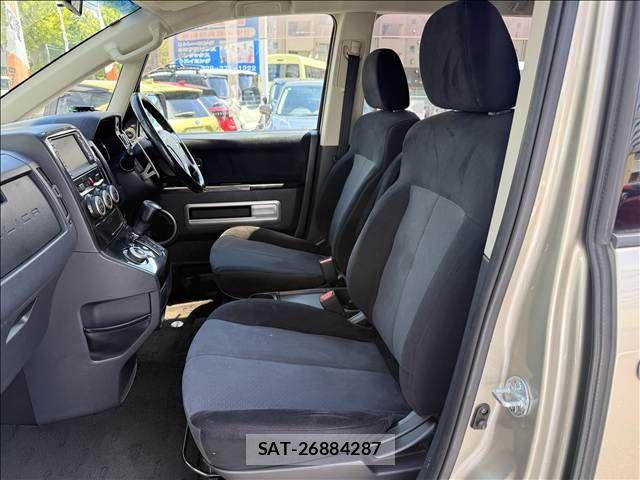 Mitsubishi DELICA 2009-10 8658772-24