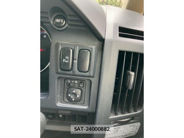 Mitsubishi DELICA 2007-10 8741740-27