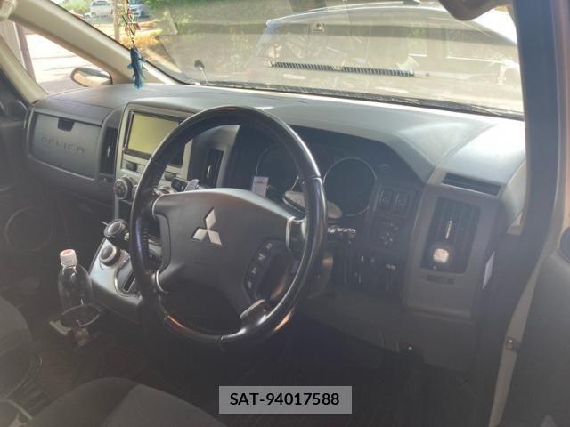 Mitsubishi DELICA 2011-09 8741736-11