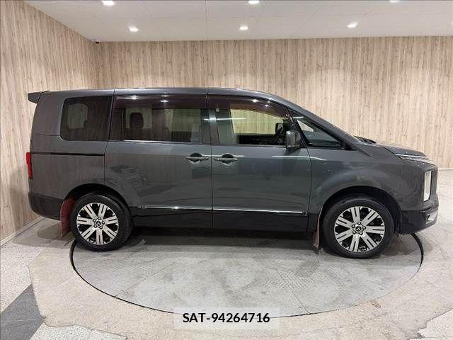 Mitsubishi DELICA 2019-03 8741718-19