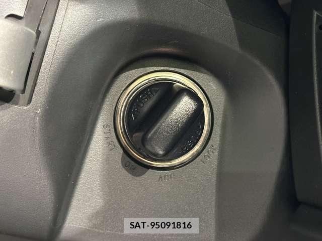 Mitsubishi DELICA 2015-08 8795798-13
