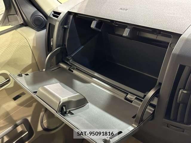 Mitsubishi DELICA 2015-08 8795798-25