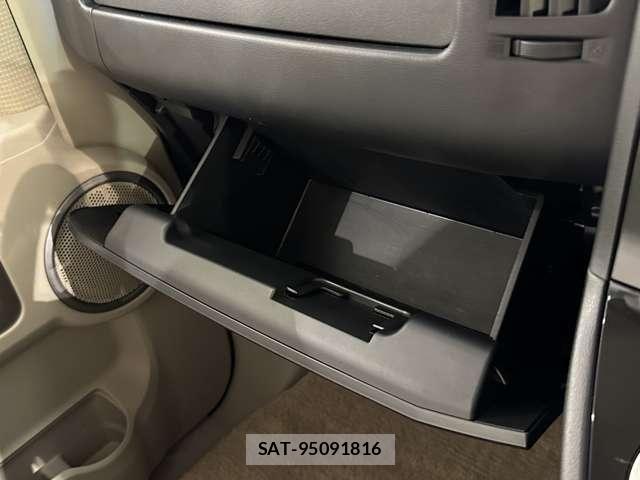 Mitsubishi DELICA 2015-08 8795798-26