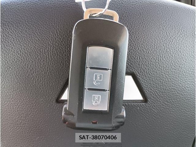 Mitsubishi DELICA 2012-01 8828751-25