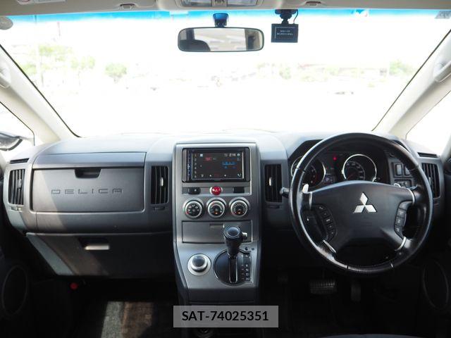 Mitsubishi DELICA 2011-06 8828760-13