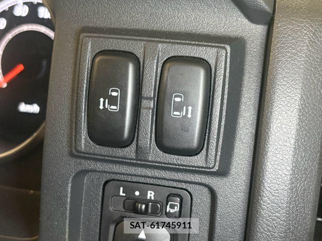 Mitsubishi DELICA 2015-03 8828750-11