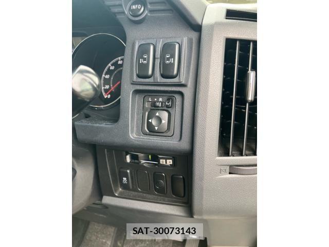 Mitsubishi DELICA 2011-03 8828767-17