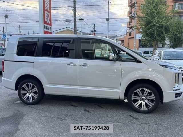 Mitsubishi DELICA 2023-01 8828735-13