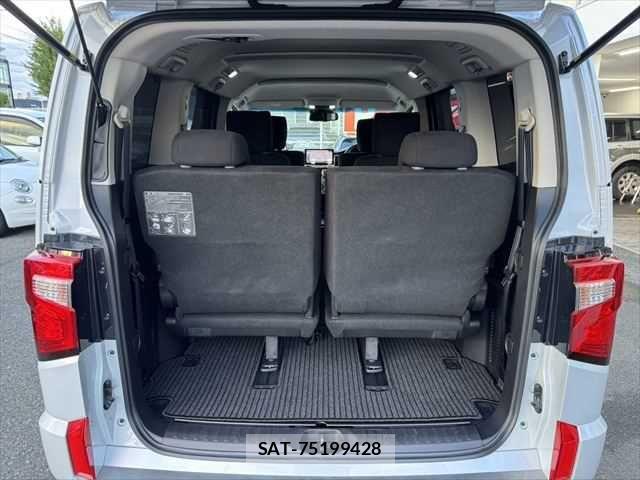 Mitsubishi DELICA 2023-01 8828735-7