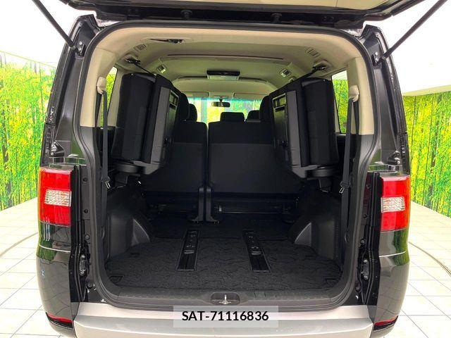 Mitsubishi DELICA 2016-10 8828739-9