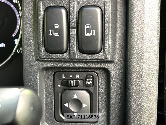 Mitsubishi DELICA 2016-10 8828739-5