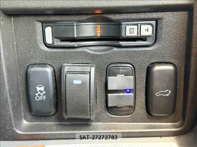 Mitsubishi DELICA 2017-10 8848742-28